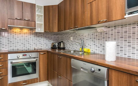 4 Seasons Hymy a: Voie Navigable, Banque, Cours D'Eau, Lac, Chalet, Forêt, Canal, Réservoir, Cabane En Rondins