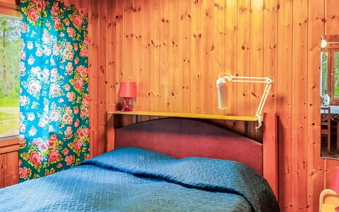 Kanerva 6: Bois, Chambre, Meubles, Lit, Design Intérieur, Drap De Lit, Textile, Literie, Cadre De Lit, Pièce
