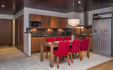 Tahko Spa Suites Orange a 9: Herbe, Maison, Chalet, Lot Terre, Domicile, Biens, Pelouse, Siding, Ferme, Porche