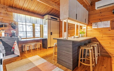 Unnukkamaja: Design Intérieur, Sol, Bois, Cuisine, Plafond, Sol, Éclairage, Meubles, Pièce, Comptoir