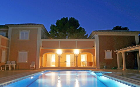 Villa Orquideas: L'Eau, Ciel, Plante, Bâtiment, Propriété, Piscine, Fenêtre, Arbre, Design Intérieur, Ombre