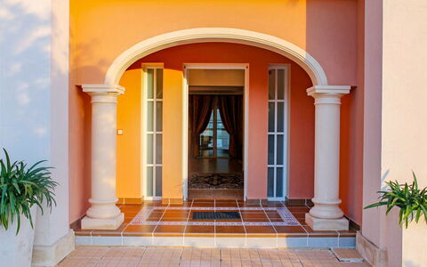 Villa Orquideas: Plante, Propriété, Porte, Orange, Bois, Ombre, Mur, Immobilier, Façade
