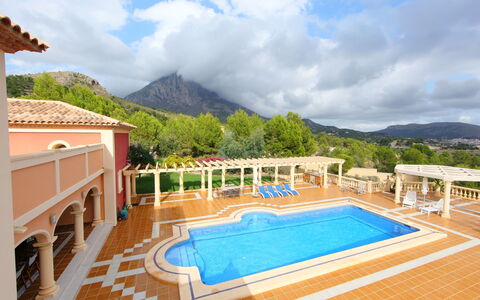 Villa Orquideas: Ciel, Nuage, L'Eau, Propriété, Bâtiment, Piscine, La Nature, Bleu Azur, Arbre, Plan D'Eau