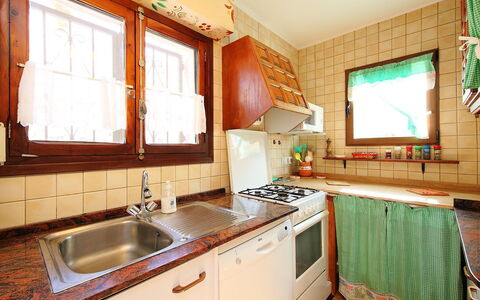 El Nido de Luisa: Propriété, Pièce, Comptoir, Cuisine, Évier, Cabinetry, Meubles, Vert, Bâtiment, Design Intérieur