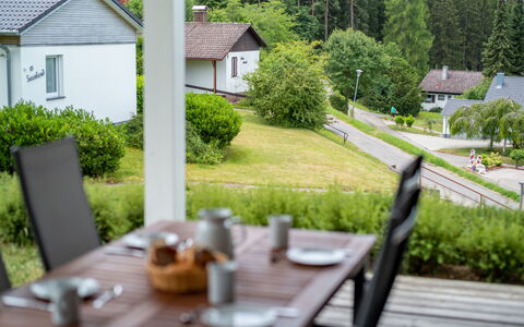 Ambiente: Plante, Table, Vaisselle, Meubles, Bâtiment, Fenêtre, Chaise, Arbre, Maison, Bois