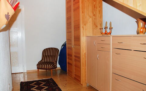 Vergeletto 100: Pièce, Meubles, Propriété, Sol, Maison, Design Intérieur, Commode, Mur, Cabinetry, Escaliers
