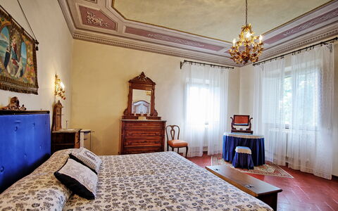 Villa Buonaparte: Pièce, Propriété, Meubles, Chambre, Bâtiment, Design Intérieur, Drap De Lit, Lit, Plafond, Mur