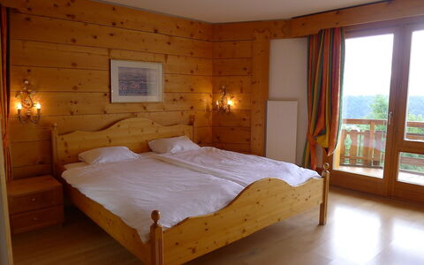 Villars 783: Chambre, Lit, Meubles, Pièce, Matelas, Sol, Drap De Lit, Cadre De Lit, Propriété, Dur