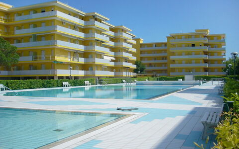 Valbella: Bâtiment, Propriété, Condominium, Appartement, Immobilier, Zone Résidentielle, Piscine, Recours, Architecture, Usage Mixte