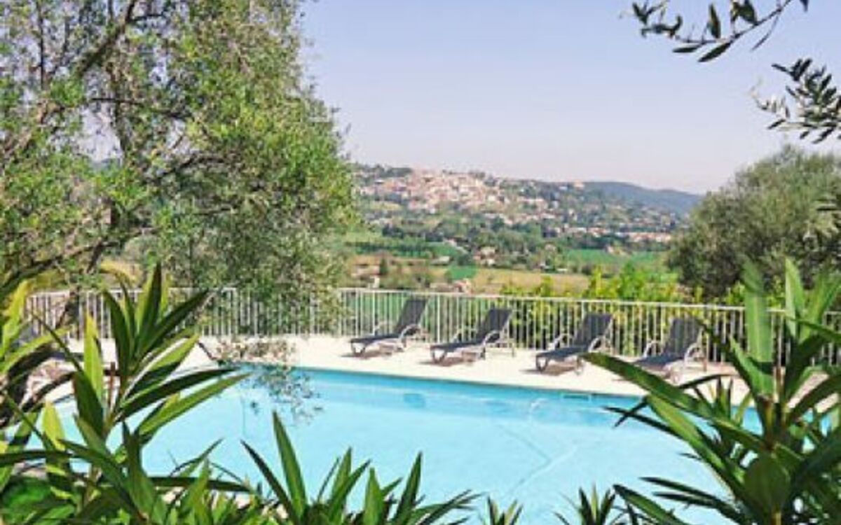 83167- Fayence