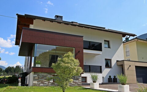 Fabian: Ciel, Plante, Bâtiment, Nuage, Fenêtre, Ombre, Arbre, Lot Terre, Design Urbain, Zone Résidentielle