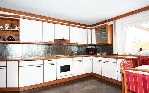 Fabian: Comptoir, Pièce, Propriété, Meubles, Cuisine, Cabinetry, Bâtiment, Design Intérieur, Maison, Sol