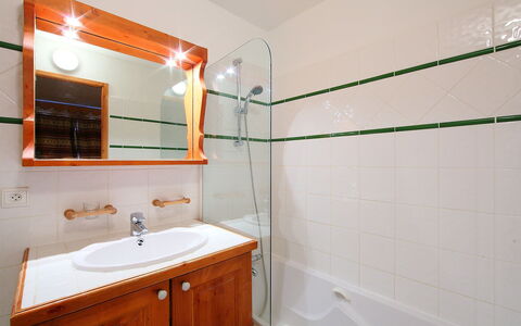 Tignes 396: Salle De Bains, Pièce, Propriété, Tuile, Orange, Design Intérieur, Mur, Bâtiment, Maison, Immobilier