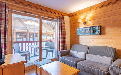 Ecrin des Neiges (Val Claret) 396.2: Table, Propriété, Meubles, Cadre, Canapé, Bois, Salon, Design Intérieur, Architecture, Éclairage