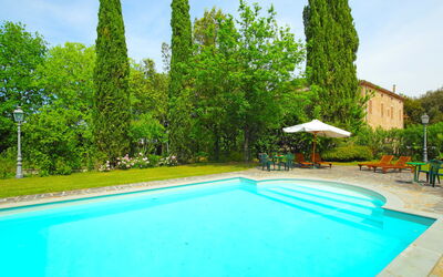 Perugia 250: L'Eau, Plante, Ciel, Propriété, Bâtiment, Vert, Bleu Azur, Arbre, La Nature, Piscine