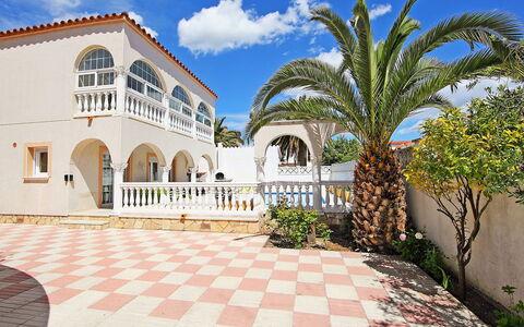 Requesens: Propriété, Bâtiment, Immobilier, Maison, Domicile, Biens, Hacienda, Palmier, Architecture, Manoir