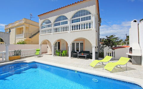 Requesens: Propriété, Bâtiment, Immobilier, Maison, Piscine, Villa, Domicile, Vacances, Biens, Appartement