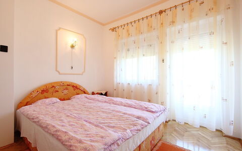 Daisy 2: Chambre, Lit, Pièce, Meubles, Propriété, Drap De Lit, Cadre De Lit, Matelas, Literie, Design Intérieur
