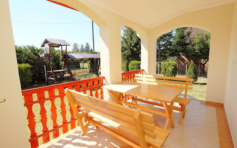 Daisy 2: Propriété, Pièce, Bâtiment, Immobilier, Maison, Sol, Domicile, Villa, Biens, Meubles