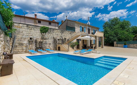Šterna: Nuage, Bâtiment, Ciel, Bleu, Piscine, Vert, L'Eau, Plante, Maison, Arbre