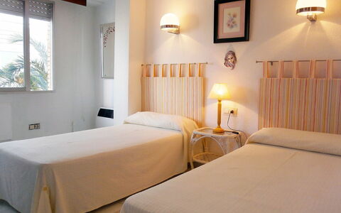 Turia Playa: Chambre, Lit, Meubles, Pièce, Drap De Lit, Propriété, Matelas, Literie, Design Intérieur, Cadre De Lit