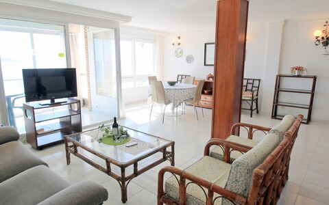 Turia Playa: Pièce, Propriété, Meubles, Salon, Design Intérieur, Bâtiment, Maison, Immobilier, Table, Suite
