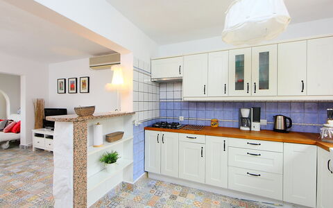 Verano: Propriété, Pièce, Meubles, Cabinetry, Cuisine, Comptoir, Bâtiment, Design Intérieur, Maison, Immobilier