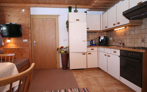 Aschau im Zillertal 320: Pièce, Propriété, Meubles, Comptoir, Bâtiment, Cabinetry, Cuisine, Sol, Design Intérieur, Maison