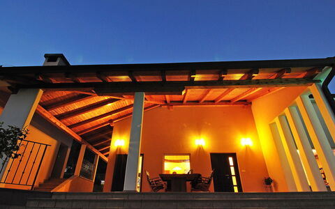 Vesna: Éclairage, Domicile, Propriété, Ciel, Maison, Immobilier, Pergola, Bâtiment, Architecture, Toit