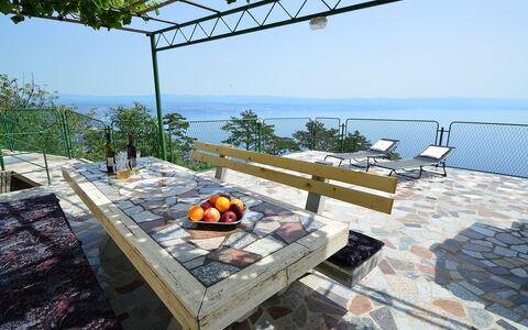 Josip: Table, Ciel, Meubles, L'Eau, Mobilier De Jardin, Ombre, Bois, Tableau De Plein Air, Chaise, Loisir