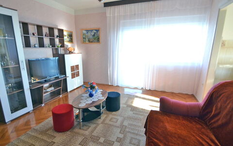 Josip: Pièce, Propriété, Meubles, Salon, Bâtiment, Design Intérieur, Sol, Maison, Immobilier, Domicile