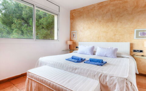 Fane: Chambre, Meubles, Pièce, Propriété, Lit, Drap De Lit, Design Intérieur, Literie, Matelas, Sol
