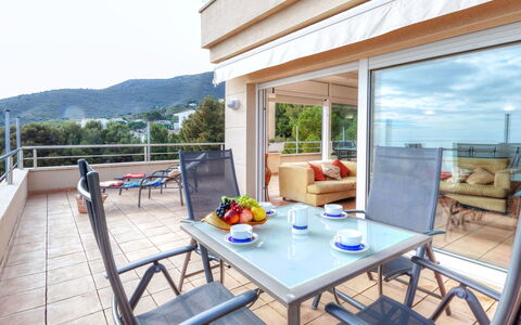 Fane: Propriété, Bâtiment, Pièce, Maison, Meubles, Immobilier, Domicile, Design Intérieur, Table, Balcon