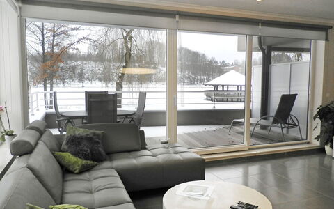 Les Terrasses du Lac: Meubles, Salon, Pièce, Propriété, Design Intérieur, Bâtiment, Canapé, Maison, Ombre, Table Basse