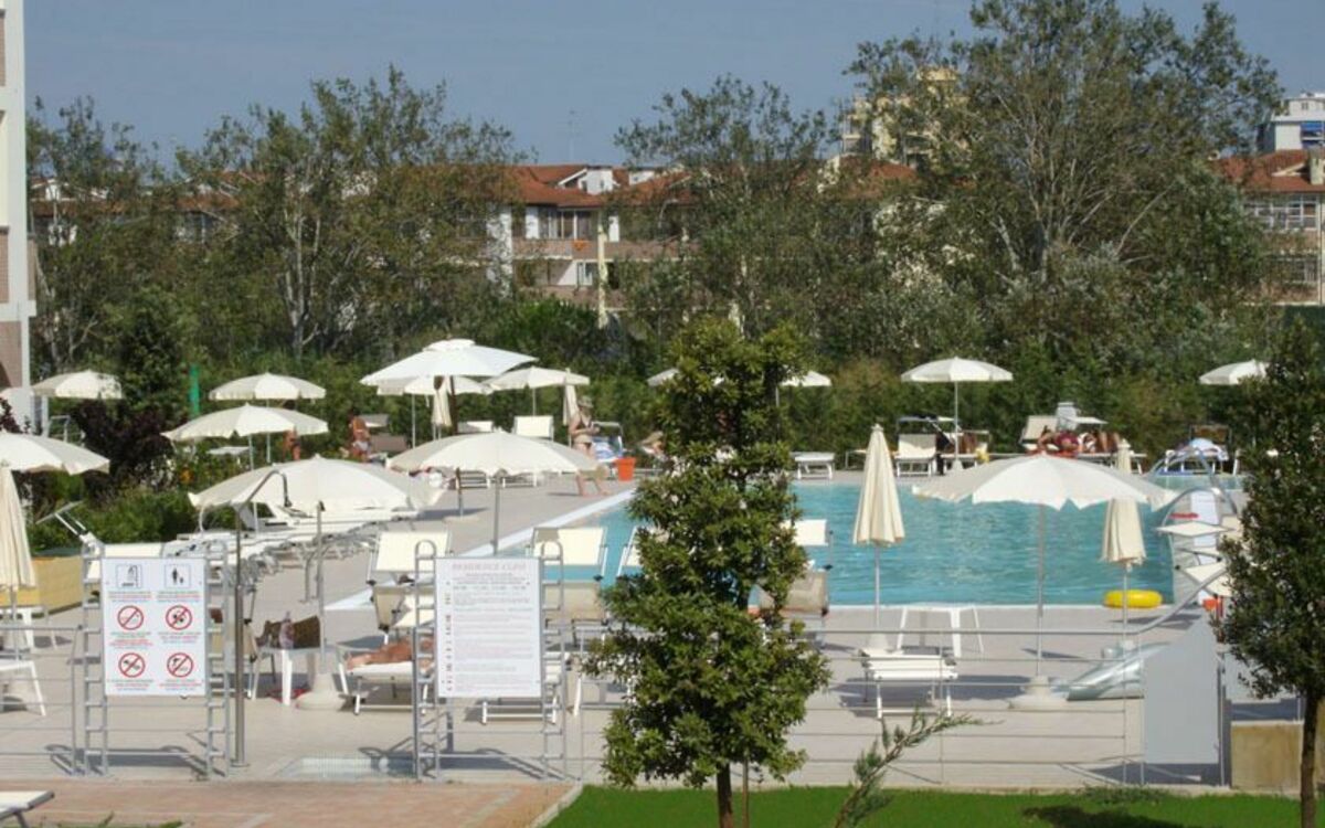 Piscine et jardin