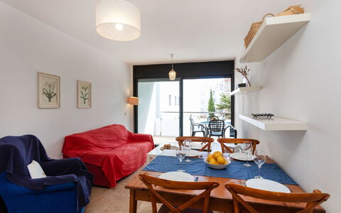 Edificio Berna: Jour, Bâtiment, Ciel, Bleu Azur, Fenêtre, Architecture, Table, Condominium, Bois, Rayonnage