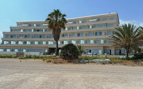Marenia: Propriété, Bâtiment, Architecture, Immobilier, Appartement, Condominium, Zone Résidentielle, Arbre, Maison, Vacances