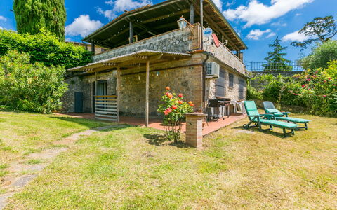 L'Oliviera: Nuage, Plante, Ciel, Bâtiment, Fenêtre, Arbre, Paysage Naturel, Lot Terre, Maison, Chalet