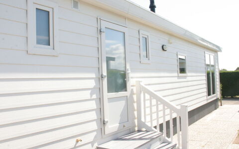 Retranchement 100: Propriété, Fenêtre, Bâtiment, Bois, Ombre, Porte, Chalet, Siding, Ciel