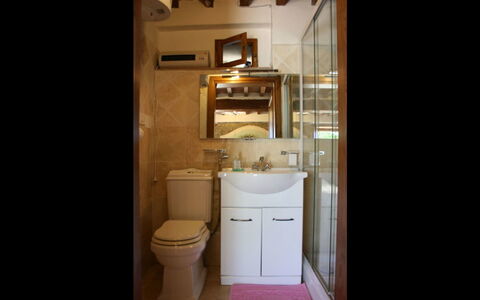 La Casina del Bosco: Salle De Bains, Pièce, Propriété, Armoire De Toilette, Luminaire Plomberie, Maison, Architecture, Évier, Toilette, Design Intérieur