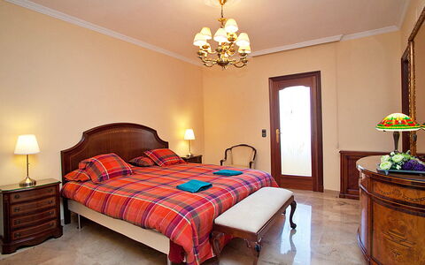 Pg Gracia - Valencia: Chambre, Meubles, Pièce, Lit, Propriété, Cadre De Lit, Drap De Lit, Design Intérieur, Sol, Bâtiment
