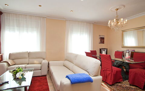 Pg Gracia - Valencia: Pièce, Meubles, Salon, Propriété, Design Intérieur, Bâtiment, Sol, Immobilier, Table, Mur