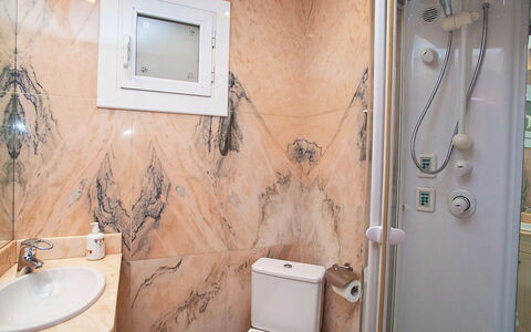 Pg Gracia - Valencia: Salle De Bains, Pièce, Propriété, Mur, Luminaire Plomberie, Baignoire, Design Intérieur, Tuile, Maison, Douche