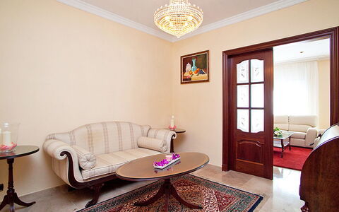 Pg Gracia - Valencia: Pièce, Propriété, Meubles, Design Intérieur, Sol, Immobilier, Bâtiment, Table, Plafond, Maison