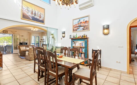 Mirada al Sol: Plafond, Meubles, Design Intérieur, Sol, Sol, Table Cuisine Et Salle A Manger, Pièce, Chaise, Salle À Manger, Appartement