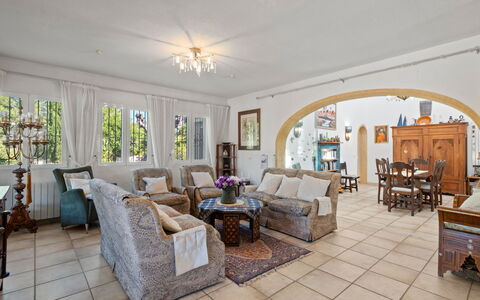 Mirada al Sol: Meubles, Design Intérieur, Canapé, Sol, Sol, Plafond, Table, Chaise, Pièce, Salon