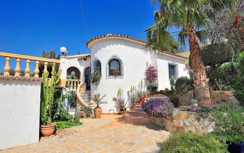 Mirada al Sol: Propriété, Domicile, Maison, Immobilier, Bâtiment, Zone Résidentielle, Biens, Architecture, Arbre, Ciel