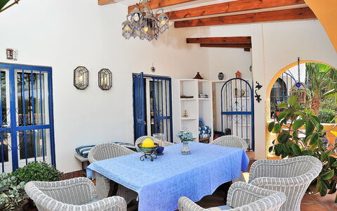 Mirada al Sol: Propriété, Pièce, Bâtiment, Maison, Meubles, Immobilier, Salle À Manger, Design Intérieur, Table, Domicile