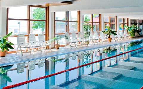Tihany 500: L'Eau, Propriété, Fenêtre, Luminaire Plomberie, Plante, Pot De Fleur, Robinet, Piscine, Plante D'Appartement, Design Intérieur