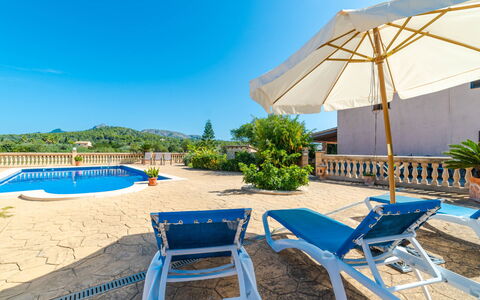 Can Josepot: Ciel, Plante, Meubles, L'Eau, Bleu Azur, Chaise, Piscine, Mobilier De Jardin, Ombre, Arbre